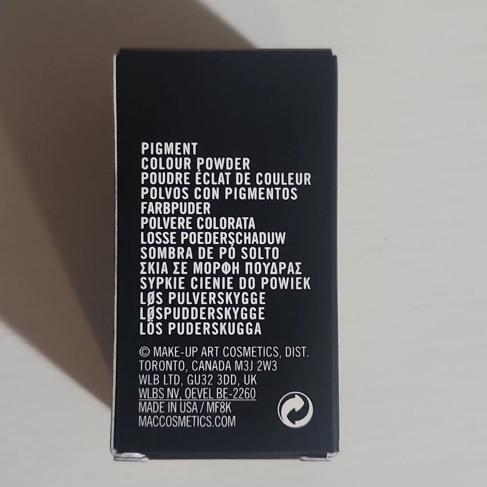 MAC Naked Pigment
